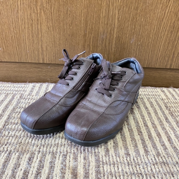 64283DCA-58E5-4FE5-8D1E-75B9E42D03BC